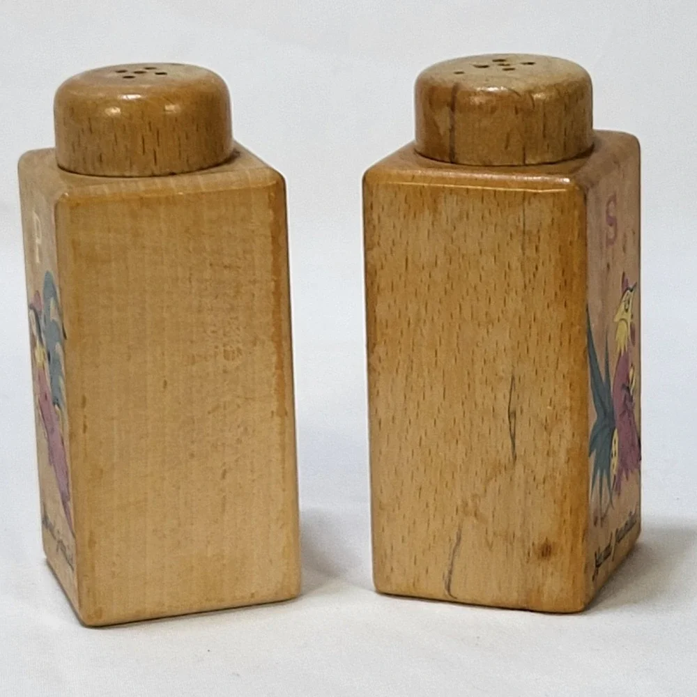 Vintage Wood Rooster Salt Pepper Shakers Hand Painted Farmhouse Kitchen Pair